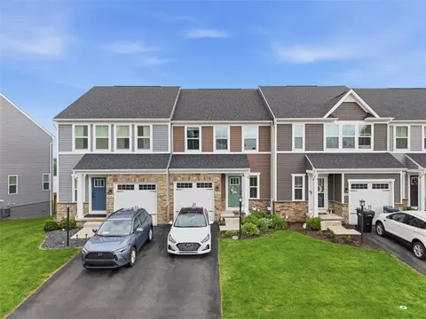 2044 Cade Dr, Monaca, PA 15061