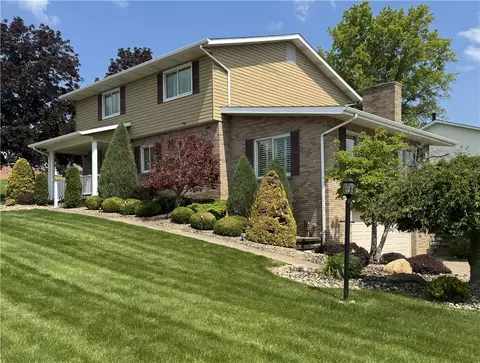 1313 Cross St, Belle Vernon, PA 15012