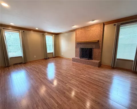 211 Warren Rd, Warrendale, PA 15086 photo 8