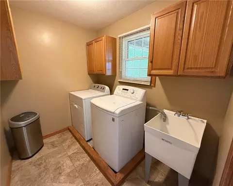 211 Warren Rd, Warrendale, PA 15086 photo 18