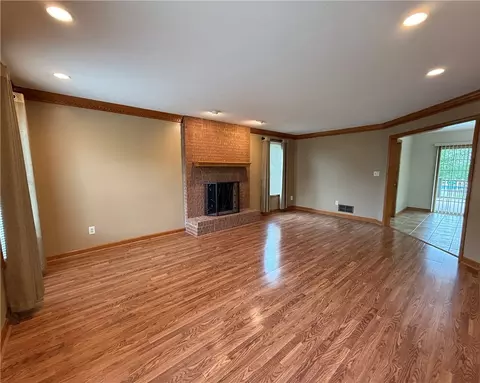 211 Warren Rd, Warrendale, PA 15086 photo 4