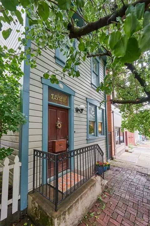1522 Monterey St, Pittsburgh, PA 15212