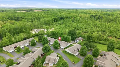 52 Golfwood Dr, Hermitage, PA 16148
