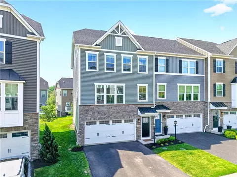 4004 Crown Dr, South Park, PA 15129