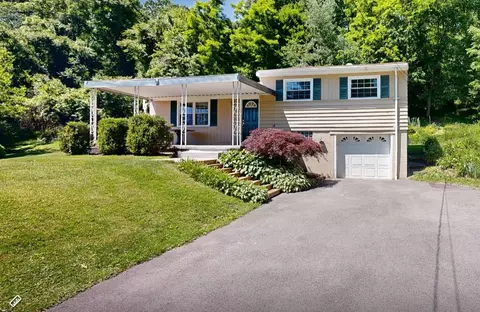 107 Mckenna Dr, Aliquippa, PA 15001