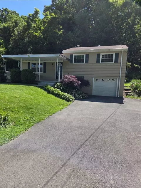 107 Mckenna Dr, Aliquippa, PA 15001