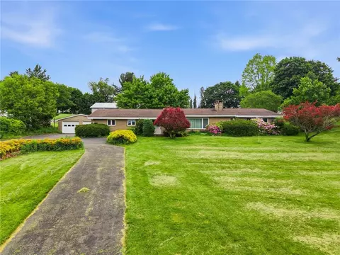 944 Mercer Rd, Butler, PA 16001