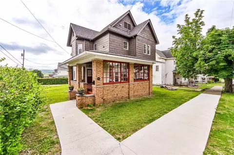 301 College Ave, Mount Pleasant, PA 15666