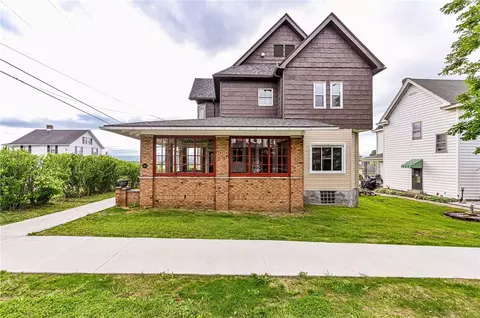 301 College Ave, Mount Pleasant, PA 15666