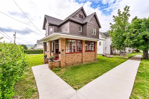 301 College Ave, Mount Pleasant, PA 15666