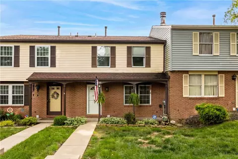 202 Olde Orchard Dr #202, Bridgeville, PA 15017