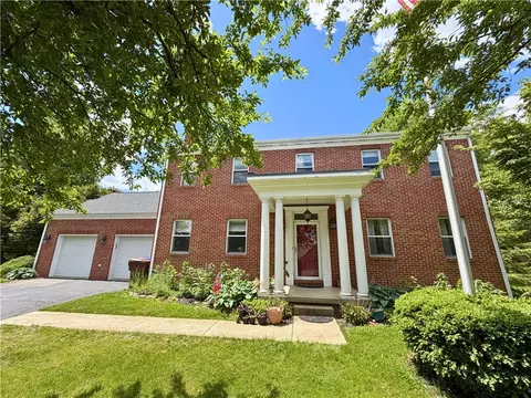 22 Kings Ln, Grove City, PA 16127