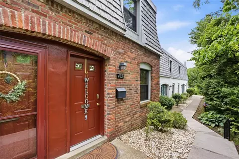 432 Country View Ct, Pittsburgh, PA 15205