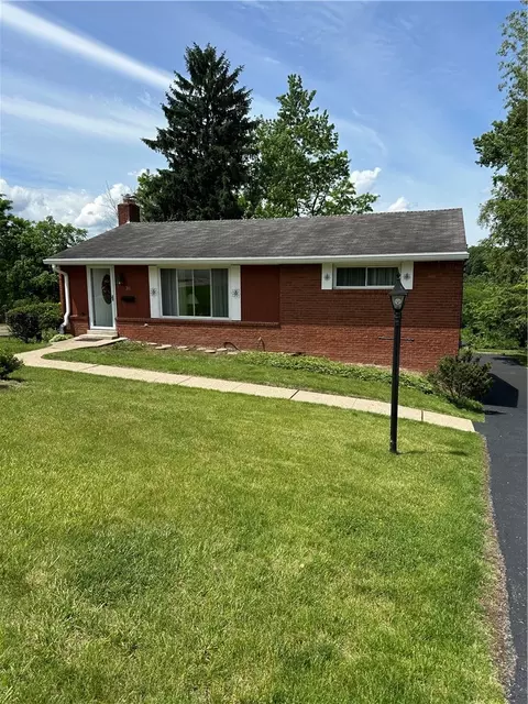 200 Arla Dr, Pittsburgh, PA 15220