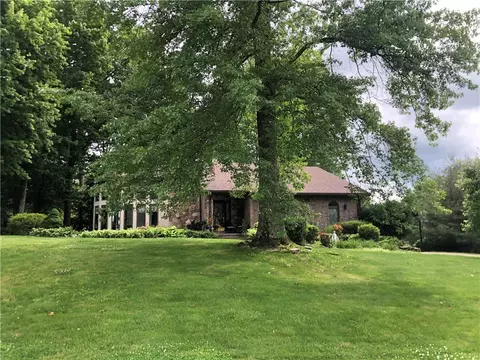 143 Regency Dr, Uniontown, PA 15401