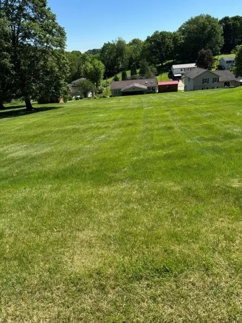360 Crescent Dr, Washington, PA 15301