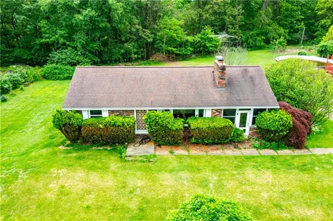 321 Pleasant Dr, Aliquippa, PA 15001