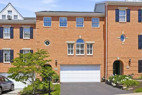 237 Merion Dr, Pittsburgh, PA 15228