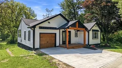 289 Maple Dr, Hermitage, PA 16148