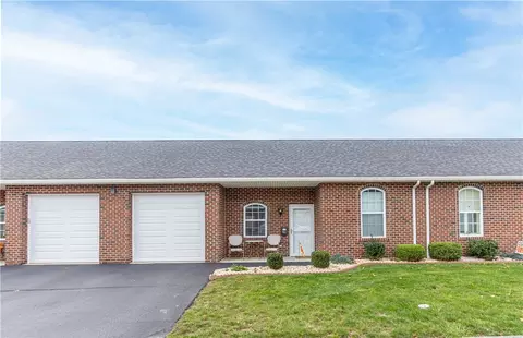 906 Valentina Ln #65, Lower Burrell, PA 15068