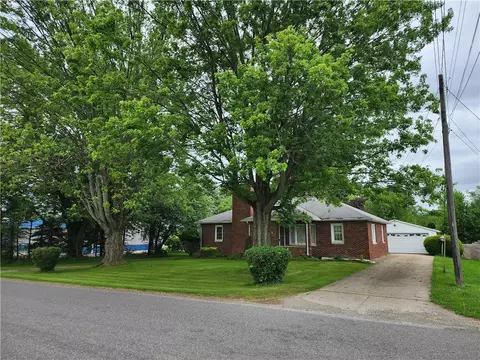 907 Arlington Dr, Greenville, PA 16125