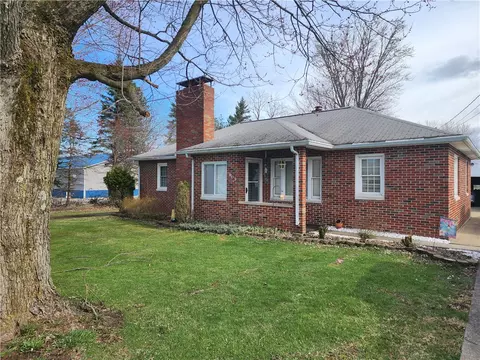 907 Arlington Dr, Greenville, PA 16125