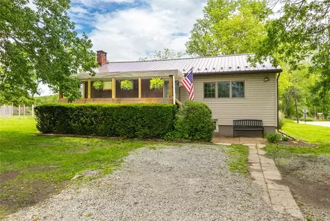 118 E Hillis St, Youngwood, PA 15697