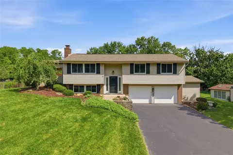 323 Alamo Dr, Pittsburgh, PA 15241