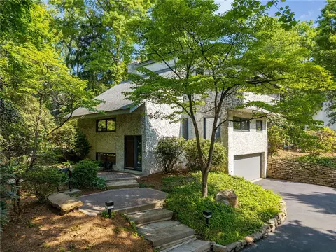 7 Woodstone Dr, Greensburg, PA 15601