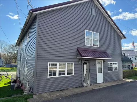 134 Highway St, Yukon, PA 15698