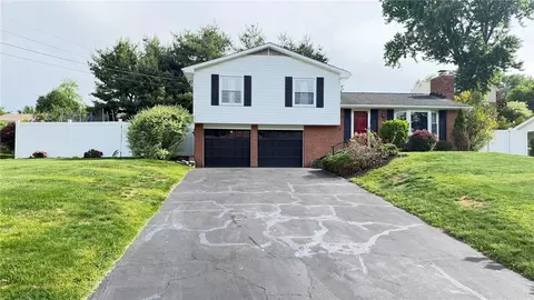 145 Lansdowne Dr, Coraopolis, PA 15108