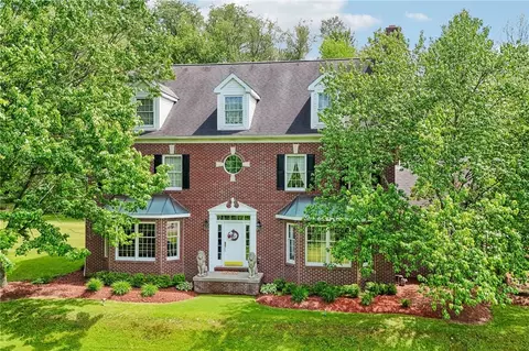 500 Morningstar Dr, Ellwood City, PA 16117