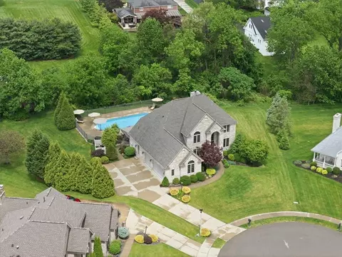 2013 Marjorie Ln, Coraopolis, PA 15108