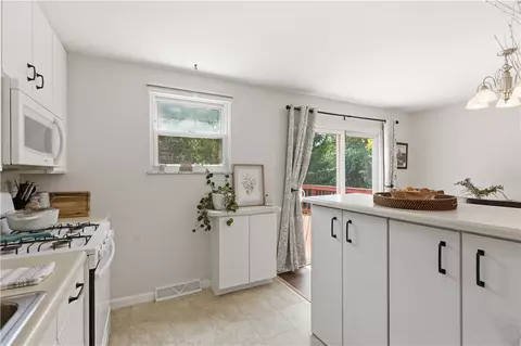 Kitchen - 419 Patsy Dr, Gibsonia, PA 15044 photo 2 of 3