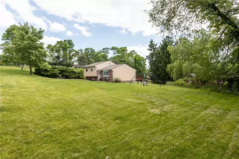 Exterior - 419 Patsy Dr, Gibsonia, PA 15044 photo 4 of 11