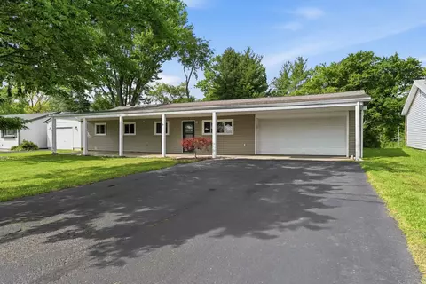 410 Sussex Dr, Cranberry Township, PA 16066