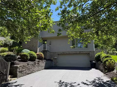 135 Vanderbilt Dr, Pittsburgh, PA 15243