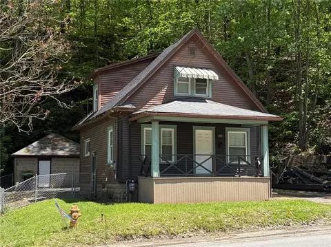 741 15th St, Franklin, PA 16323