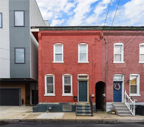 2828 Larkins Way, Pittsburgh, PA 15203