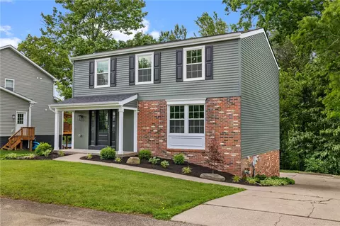 208 Lochinver Dr, Coraopolis, PA 15108