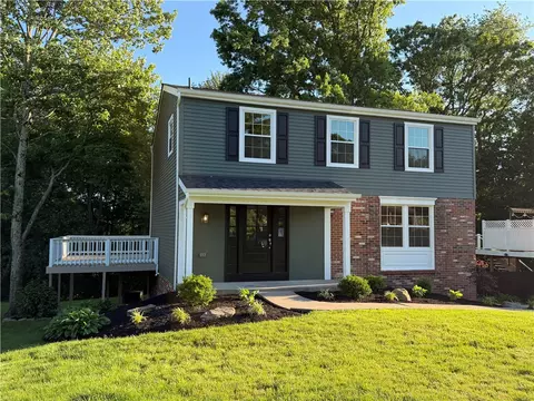 208 Lochinver Dr, Coraopolis, PA 15108