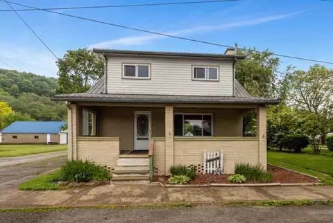 407 4th St, Darlington, PA 16115