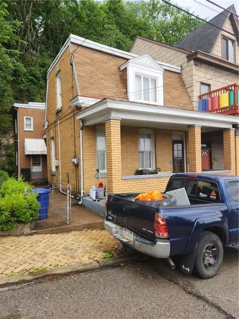 1002 Goehring St, Pittsburgh, PA 15212
