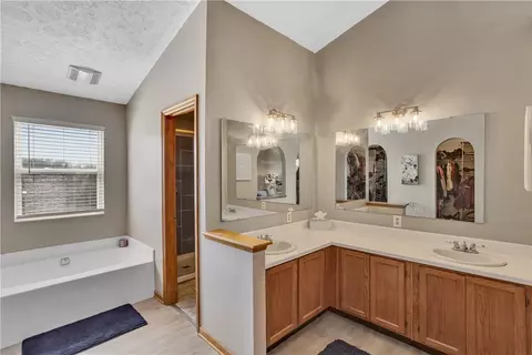 Bath - 3120 Dove Dr, Irwin, PA 15642 photo 1 of 4