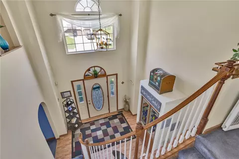 Entry Way - 3120 Dove Dr, Irwin, PA 15642 photo 2 of 4
