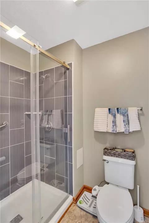 Bath - 3120 Dove Dr, Irwin, PA 15642 photo 2 of 4