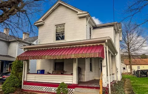 1127 Sycamore St, Connellsville, PA 15425