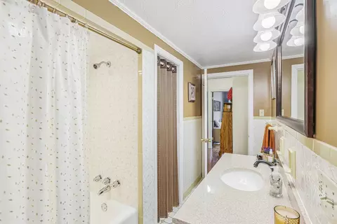 Bath - 529 Utopia Rd, Apollo, PA 15613 photo 2 of 6