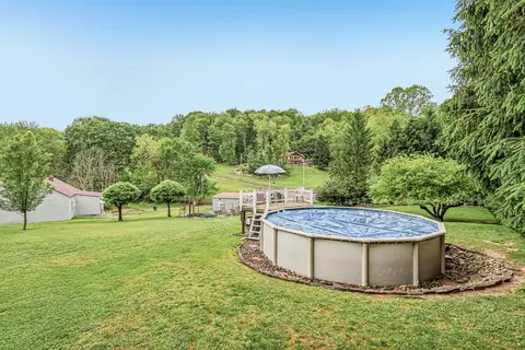 Exterior - 529 Utopia Rd, Apollo, PA 15613 photo 8 of 12