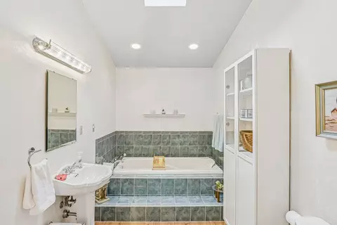 Bath - 529 Utopia Rd, Apollo, PA 15613 photo 5 of 6